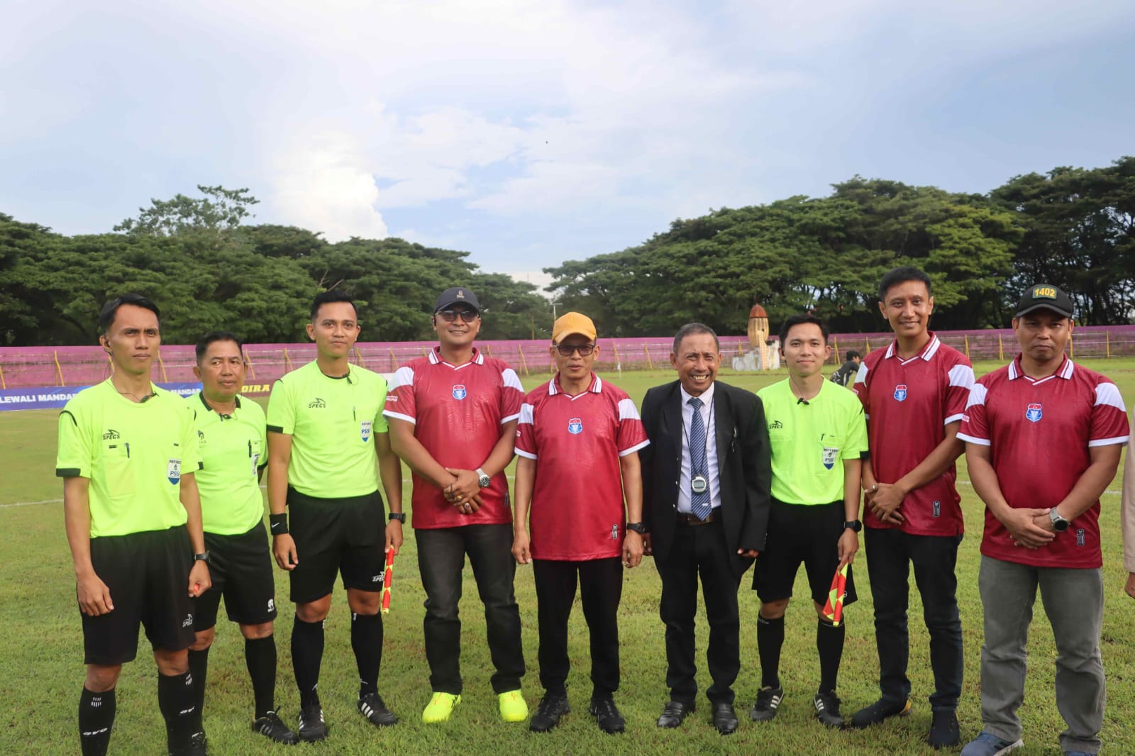 Bupati dan Kapolres Polman resmi membuka Turnamen Sepak Bola Kapolres Cup III 2025